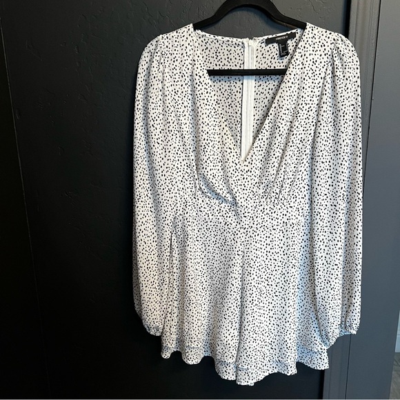 Forever 21 Pants - Forever 21 Romper White with black polka dots Long sleeves Zipper back, V-neck S